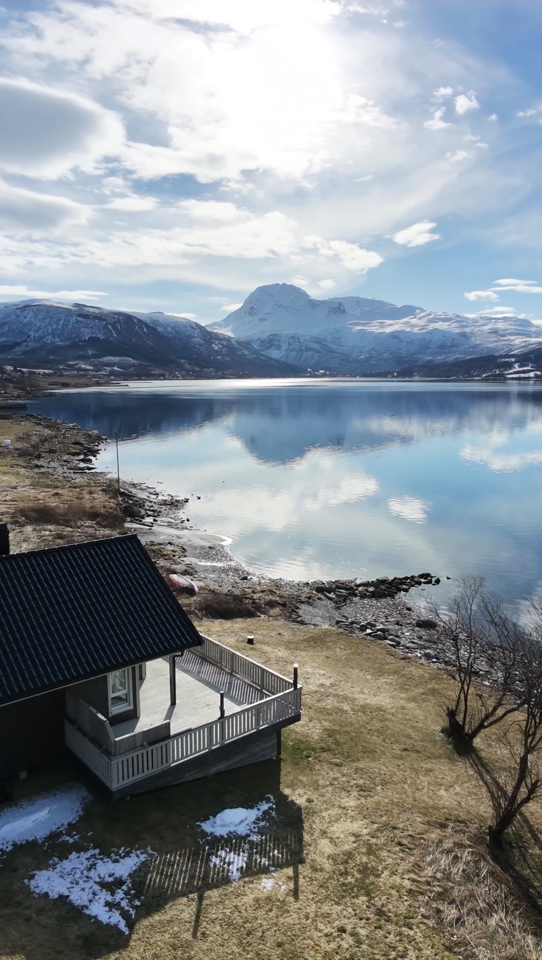 Villa Sjøsiden Lavangenin vuonon rannalla Pohjois-Norjassa